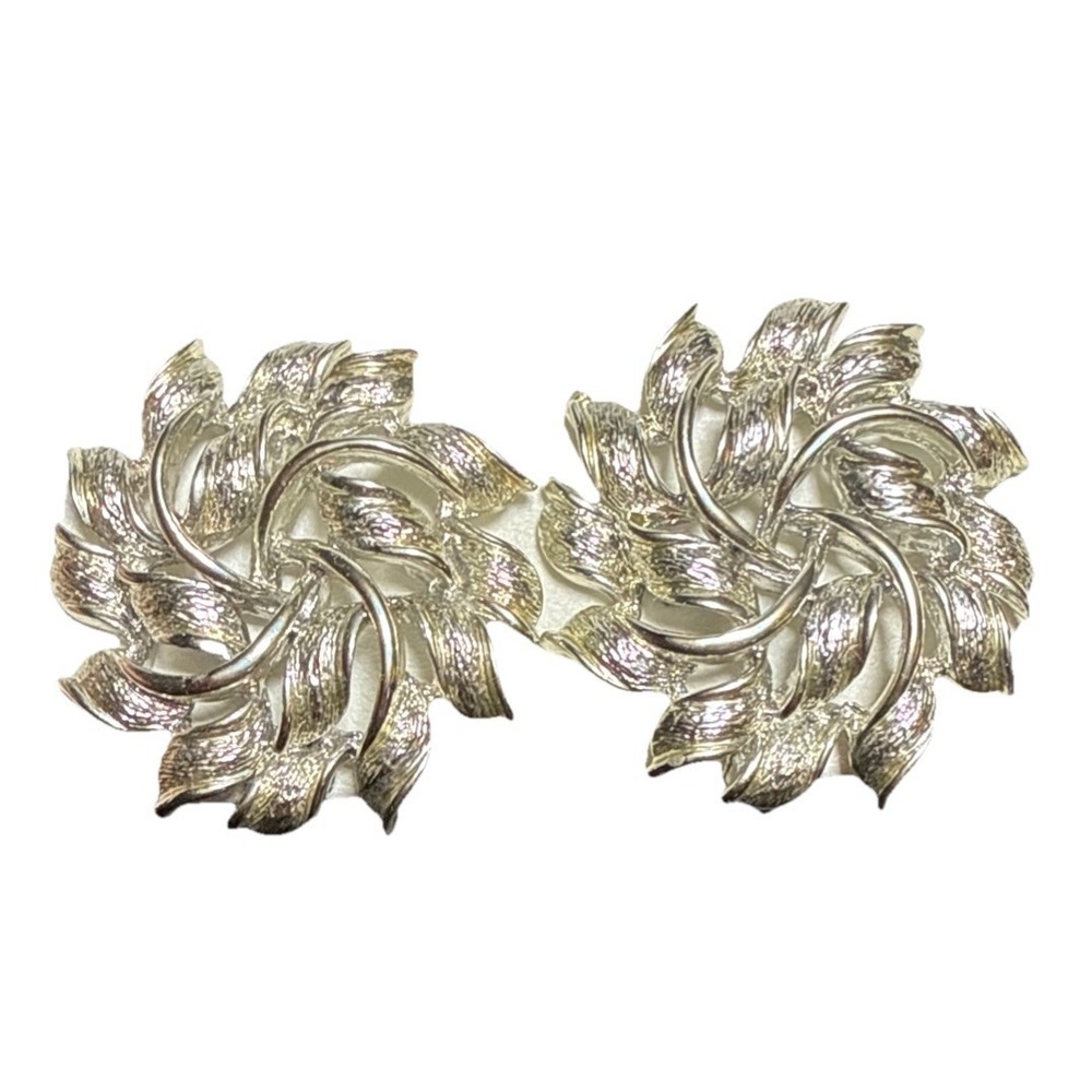 Vintage Coro Signed Silver Tone Wreath Style Clip On Earrings J17-24
